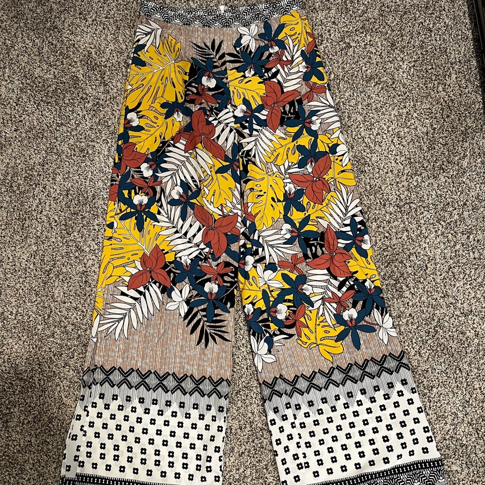 Slit flowy leaf pattern pants